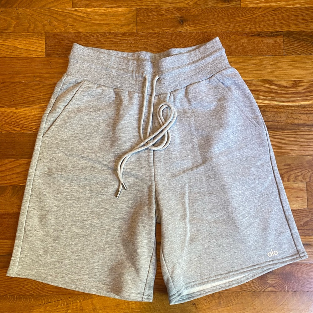 Alo women’s Sweat short in grey